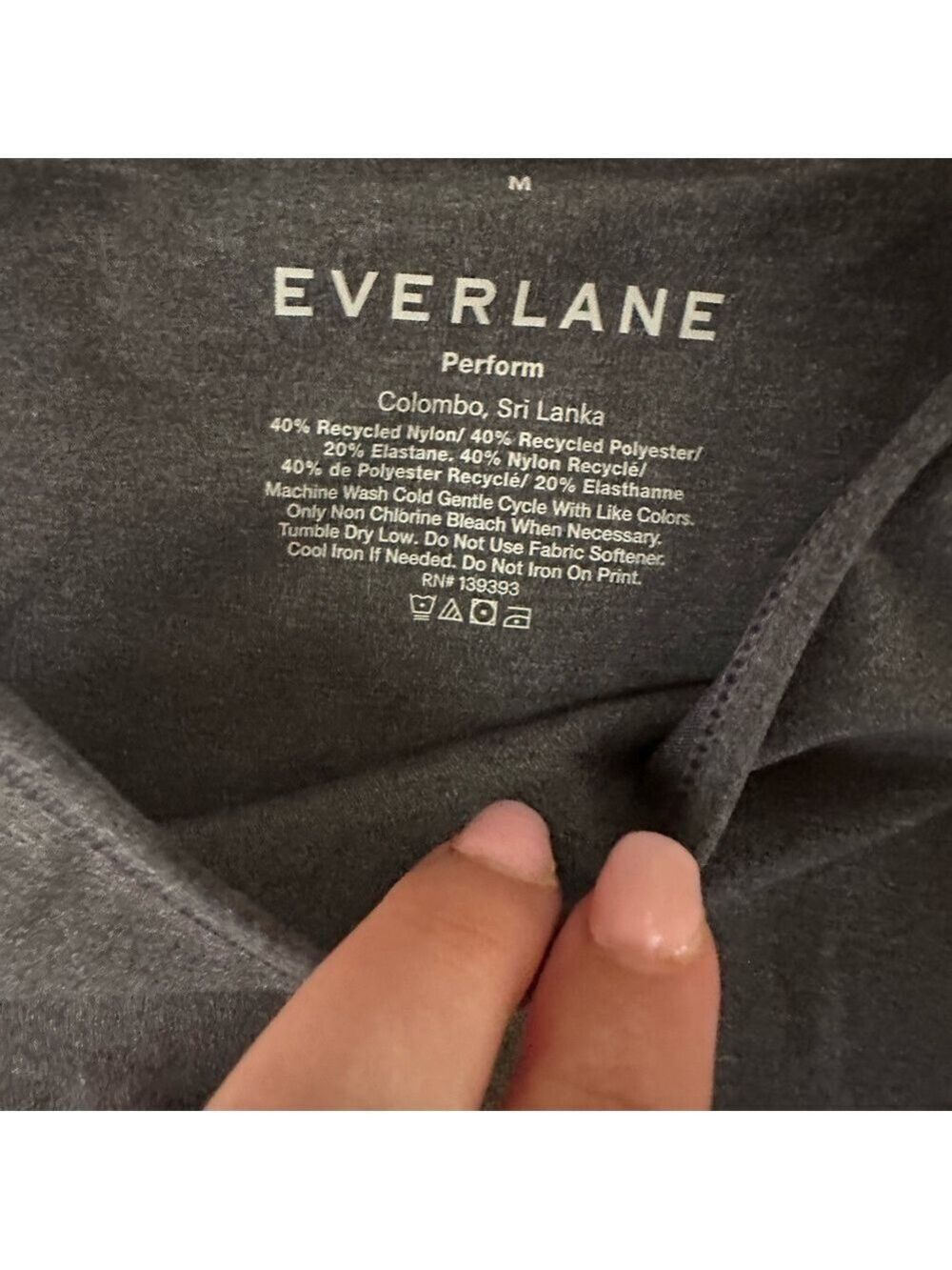 Everlane The Perform Tank - Picture 7 of 7